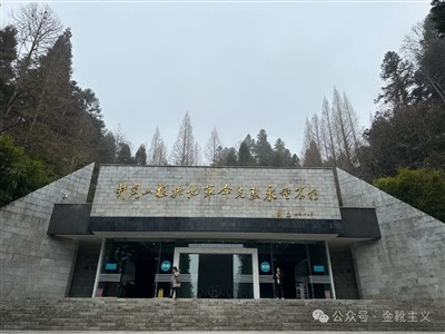 既得利益阶群的飞扬跋扈,不论是居高临下指点群众,还是趾高气扬拒绝批评,亦或是私有制下慕强与拜金共同催生反动抱团与圈子文化,本质都是权力运行秩序发生质变后,诸领域的资本主义生产关系所催生的产物。