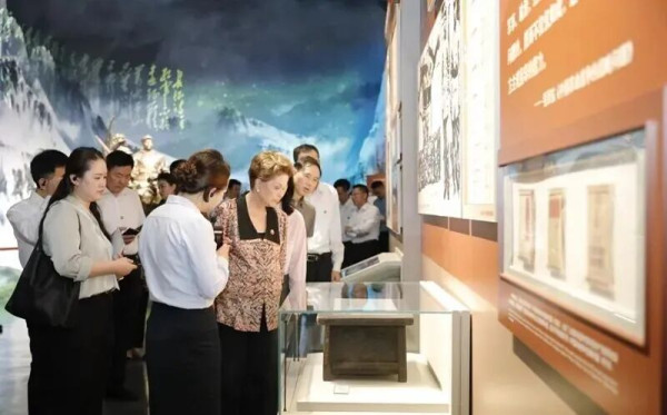 巴西前总统、金砖国家新开发银行行长罗塞芙赴韶纪念毛主席,主流舆论静悄悄!