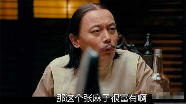 跪着挣钱不是寒碜,而是非常危险,刀架在脖子上数钱,数的都是别人的钱啊。