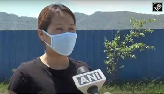 冲在最前面推搡解放军的印军，印度国内骂他们“中国佬”