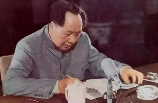 毛泽东评点刘备，会用人，能团结人，告诫不可以感情用事