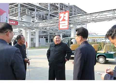 金正恩同志出席顺川磷肥厂竣工典礼 亲自剪彩