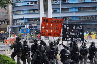 元朗“复仇者联盟”?别逗了!昨天(27日),香港的街头对峙再次说明一件事!
