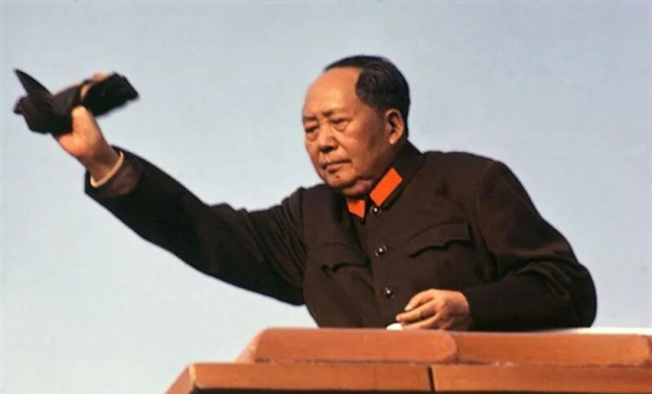 穿越时光的尘垢，唤醒人民当家做主的初心