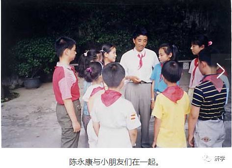 片面重视智育，是中国教育的痼疾，也许直到今天，我们对中国文化习俗的这一顽症才有比较清醒的认识。最先洞察这一点，并采取强有力措施的无疑是我们的伟大领袖毛主席。