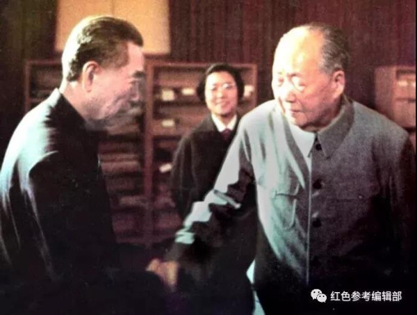 今天我们纪念周总理，更加不能忘记毛主席的伟大功绩，毛周朱是绝对不容许割裂的！