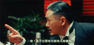 从村民私搭浮桥看：是要把群众组织起来，焕发出无穷的力量；还是把群众搞成一盘散沙，最后公共事务要么等着公权力来完成，要么等着以盈利为目的的私人甚至大资本来完成。