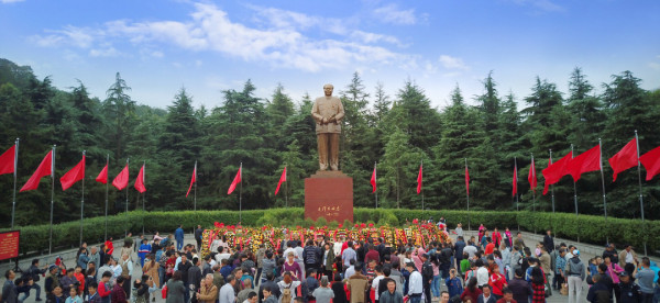 在纪念毛主席逝世50周年纪念日，我真心希望，关于毛刘权力斗争的谣言可以早点终止。真心希望，经过50年的沉淀，摆脱情绪控制和个人命运禁锢的人们，能够认认真真说一句：还是毛主席是对的!