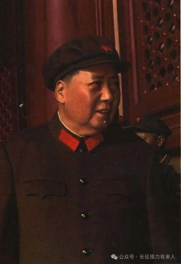 他反复强调“要准备打仗”，不是因为他想打，而是因为他比谁都清楚——一个没有战备的国家，在强敌环伺的世界上，根本没有资格谈和平。这种“以战止战”的战略思维，贯穿了他整个执政时期，也成为新中国能够在美苏夹缝中生存并壮大的关键密码。