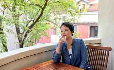 新中国在“劳动人民当家作主”的实践中激发巩固的主人翁精神、共同体意志和劳动者气概，也要放在这样的时空结构和体认方式中才可能重新把握和理解。
