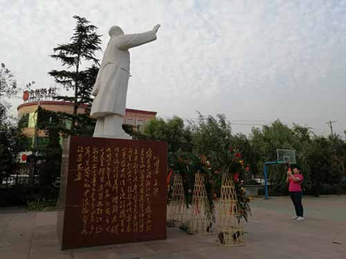 河北滦州三中纪念毛主席逝世43周年