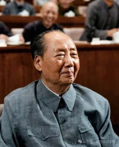 公者千古，毛主席的伟大经得起岁月的洗礼！注定会被人民世世代代铭记！