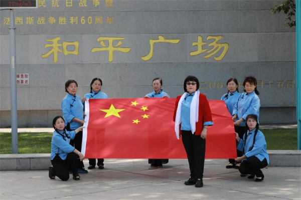 让广大市民铭记历史、赓续革命英雄的红色血脉,更加提升了“和平节”的文化内涵!