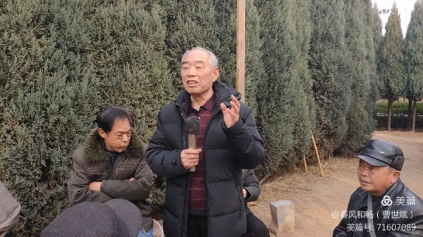说不完唱不尽毛主席的大恩大功——巩义市民自发举行毛泽东主席127诞辰纪念活动见闻