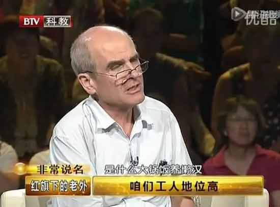 虽然董事长和普通员工分工不同,但大家都是为公司做贡献,凭什么成果都是你的,责任都是大家的?凭什么你能随意监督、斥责、开除员工,而员工不能坦坦荡荡说一句:“老张,好久不见啊”?