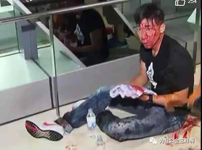 这个铁门和工事的遗迹,让元朗及周边地区的人民牢记着祖先曾经遭受的屠杀和屈辱,所以,当那些恨国废青们去元朗闹事的时候,才会遭到当地人民的迎头痛击。
