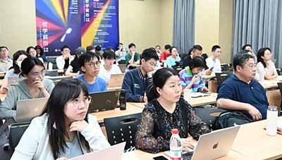 带头人”是中国共产党群众路线在基层的人格化载体,它由党组织选拔培养,在实践中锻造,在群众监督中成长。从革命年代的生产队长、劳动英雄,到今天的村支书、“能人”,这一角色在历史断裂与延续中生生不息。中国基层治理的活力,正是在于制度支撑和组织引领下持续涌现扎根群众的带头人,这既是革命的历史遗产,也是未来基层发展的重要命题。