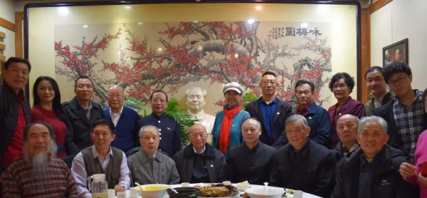 一浪高过一浪的纪念毛主席的热潮将一切小人们的卑鄙伎俩淹没,新爆料出来的关于毛岸英的影像资料迅速走红网络,无声中传递的讯息是:人民从来没有忘记毛主席,人民从来没有忘记为人民服务的人,人民从来没有忘记毛主席一家为了中国人民的革命事业牺牲的六位亲人。