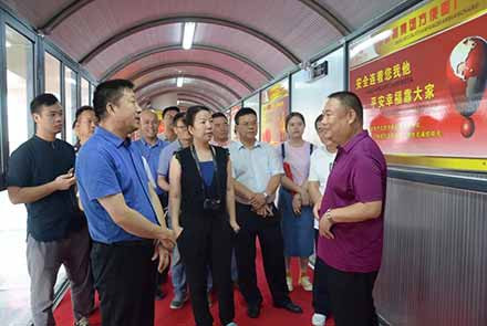 “河南食品安全消费体察行”活动走进南街村