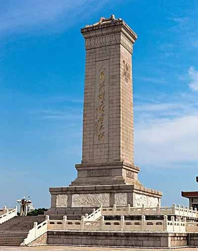家国又清明，鲜花献英雄