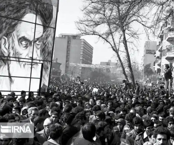 1979年的伊朗，在一片强烈反对声浪中，如何一步步走上神权政治？