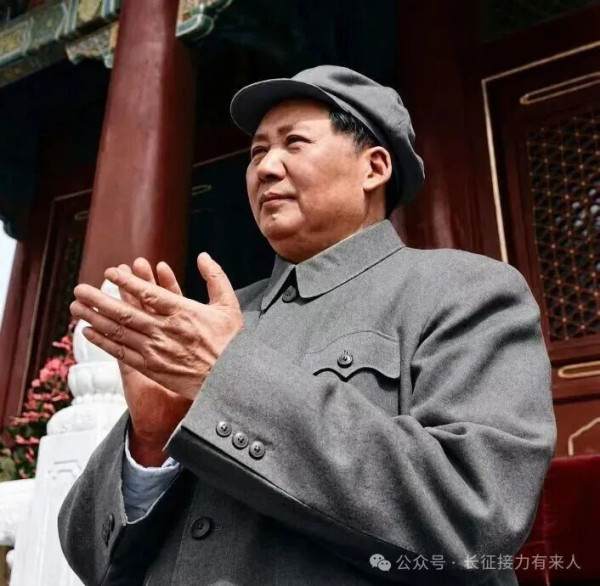 朱旦华,毛泽民烈士的遗孀,1946年从新疆监狱被营救回延安的老党员,江西省妇联原主任,“反修防修”中因“新疆叛徒集团案”被隔离审查长达八年,工资冻结、人格受辱。按常理说,她有足够多的“个人理由”对“反修防修”充满怨恨,对毛泽东充满怀疑。但令人深思的是,1991年苏联解体后,她没有被个人苦难所吞噬,而是主动重新思考毛主席发动“反修防修”的初衷,并得出了一个与主流“彻底否定论”截然不同的结论:毛主席的