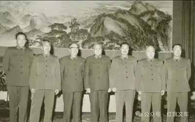 那些从战火里走出来的先辈们，用自己的一生给出了答案——权力是人民给的，只能用来为人民谋幸福。这份跨越时空的初心，直到今天，依然是我们走好前路最珍贵的力量。