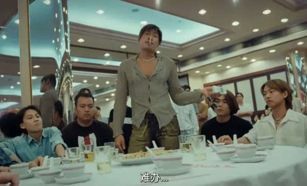 “提高社保夯实率”和“降低低收入群体缴费压力”需要放在一起讨论。
