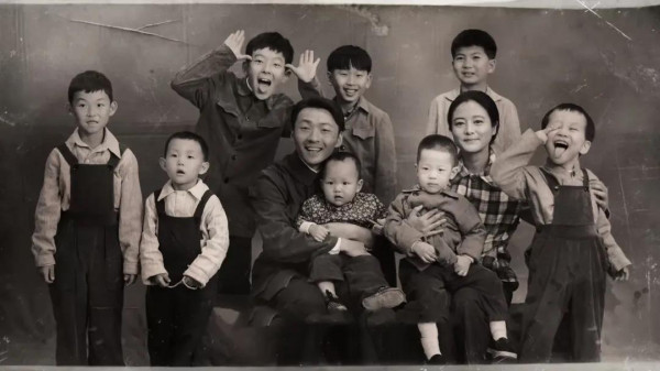 希望《长津湖》题材的影视作品还是要更多。今后的文艺工作者,都尽可能向《能文能武李延年》学习,把我们的革命历史题材拍的更好,得到更多观众的认同。