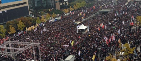 南朝鲜30万人倒朴 游行学生：成立革命政权