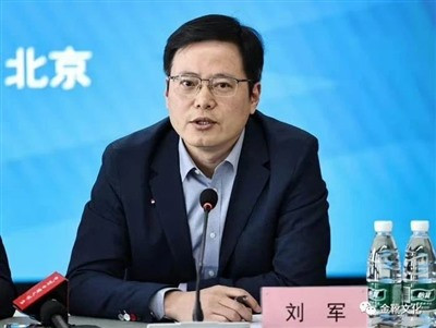 足球权力场的磁性和排他性较之其他领域似乎具有某种天然的屏障。