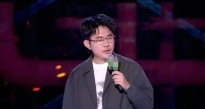 这,是仅仅对人民子弟兵的调侃、冒犯和暗讽吗?这是最恶毒的诋毁和攻击,其打击面是我们的整个民族、整个社会和整个制度!
