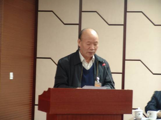 与会者深情缅怀毛主席的丰功伟绩,热情讴歌毛泽东思想,从不同角度纵情抒发对伟大领袖毛主席的深切怀念之情。