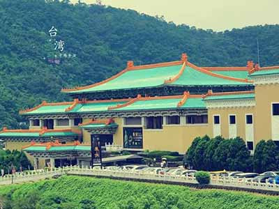 民国时期是个天下大乱的时期，根本不像现在人吹的，简直是黄金时代。天下大乱，最倒霉是谁?你不能把全部历史都写成知识分子的受苦受难史。