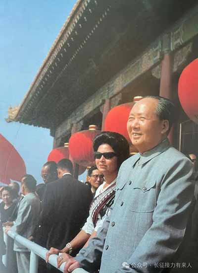 从“纸老虎”到“中间地带”再到“三个世界”，毛泽东的国际战略思想形成了一个完整的逻辑链条。“纸老虎”解决了“能不能打”的信心问题，“中间地带”解决了“跟谁打”的定位问题，“三个世界”解决了“联合谁、反对谁”的路线问题。这三个层次合在一起，构成了一套完整的“反霸战略学”