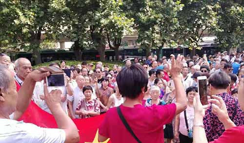 青山遮不住 ——郑州人民纪念毛主席逝世43周年
