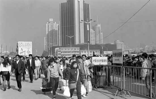 40年后,为什么说“天堂往左,深圳往右”?