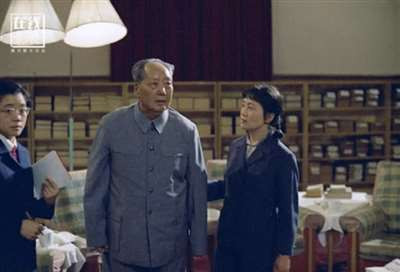 踏入深宅的冬日;一道门槛,无声的较量;…特殊的眼镜与不眠的黄昏