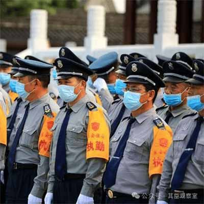 中国经济的发展，究竟是继续依赖压低劳动成本的“用工红利”，还是坚定转向尊重人力资本价值的“人才红利”?劳务派遣制度的异化，正是前者思维的产物，它以牺牲广大劳动者的合法权益为代价，换取了部分企业的短期利润，最终侵蚀的是社会的公平基石和创新发展的长远动力。