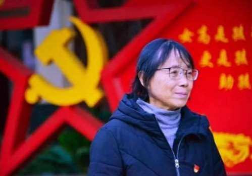 我听说，《新周刊》的编辑们，都是一群20出头的“年轻女性”，她们一毕业，就成了杂志编辑，几乎没有去工厂、工地、深山、一线、基层了解过。她们对中国女性的了解，大概仅限于微博娱乐板块......所以她们脑子里，只会出现什么李靓蕾、都美竹，而不会出现女工人、女农民、女拖拉机手、女坦克手、女空降兵......她们根本不知道什么是真正的美，什么是真正的独立和现代！毕竟，《新周刊》的副主编，曾是热情讴歌日本7
