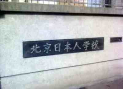 历史,不是任人花扮的小姑娘。它也不是陈腐的昨日之舟,而是当浪潮来袭时,我们能否站在前人的肩膀上去驾驭好自己那一艘驶向未来的命运之船。