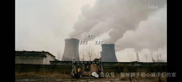 制度性问题(拨改贷、税制歧视、社会负担转移、双轨制、紧缩与三角债)制造了国企账面亏损的政策背景;个案性做亏(盈余操纵、隐匿资产、虚假评估)在改制窗口期将具体企业进一步做亏，压低收购价;“自卖自买”的融资闭环、评估低估、零资产转让等完成了极小成本的产权转移;数千万工人以下岗与“买断工龄”承担了全部国企改制的实际成本——这就是故事的全貌，一场在改革的名义下完成的资本原始积累。