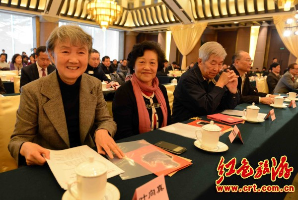 12月8日，中国公共外交协会、中国红色文化国际交流促进会、中国扇子艺术学会联合主办座谈会，纪念毛泽东同志诞辰120周年。毛主席女儿李讷等亲属参与了座谈会。第八、第九届全国人大常委会副委员长布赫，中共中央组织部原部长张全景，中共中央统战部原副部长万绍芬等领导同志，出席了纪念活动。