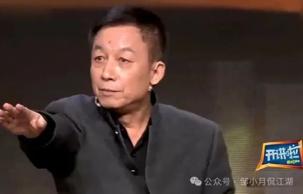可能更要追问思考的是,什么样的土壤、什么样的力量在把这样的人“培育塑造”成意见领袖?现在算不算回旋镖?