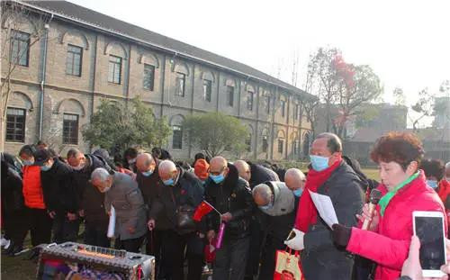 毛主席我们想念您:武汉工农兵群众隆重纪念毛主席诞辰127周年!