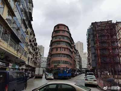 香港总体上这么富裕,民生问题却如此尖锐,最大的原因是它过于极端的资本主义制度造成的。