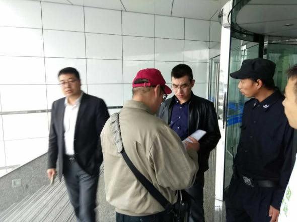 北京志愿者第三次到中国化工集团抗议其巨资并购先正达
