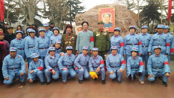 河南洛阳人民隆重纪念毛主席诞辰122周年