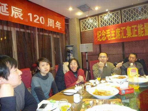 12月22日,内蒙古红色网友在呼和浩特市举办了纪念毛主席诞辰120周年座谈会,座谈会主要围绕了三大主题展开交流,毛泽东思想的伟大意义、毛泽东思想的科学意义,毛泽东思想在当下的现实指导意义。