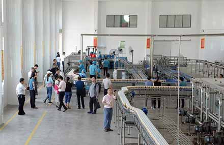 “河南食品安全消费体察行”活动走进南街村